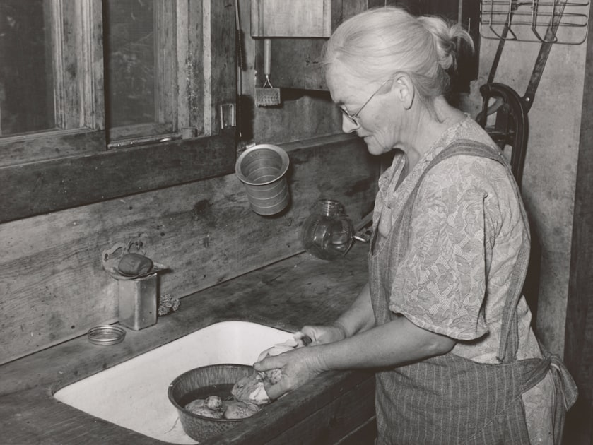 Medieval England and Domestic Work